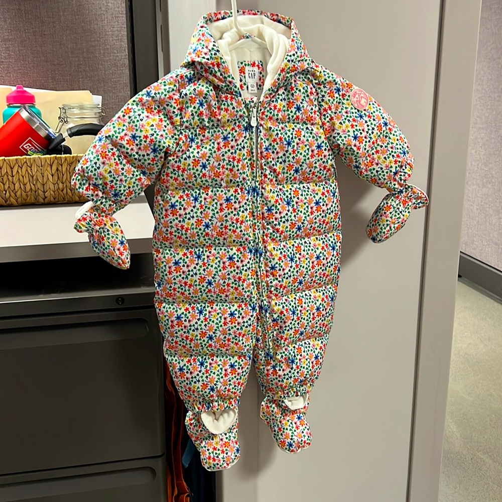 NWT Brand new baby gap 6 to 12 months down filled fleece lined snowsuit.